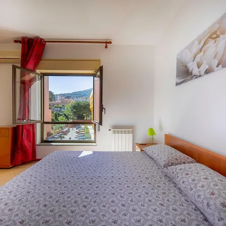 Prestisimone House Apartment *